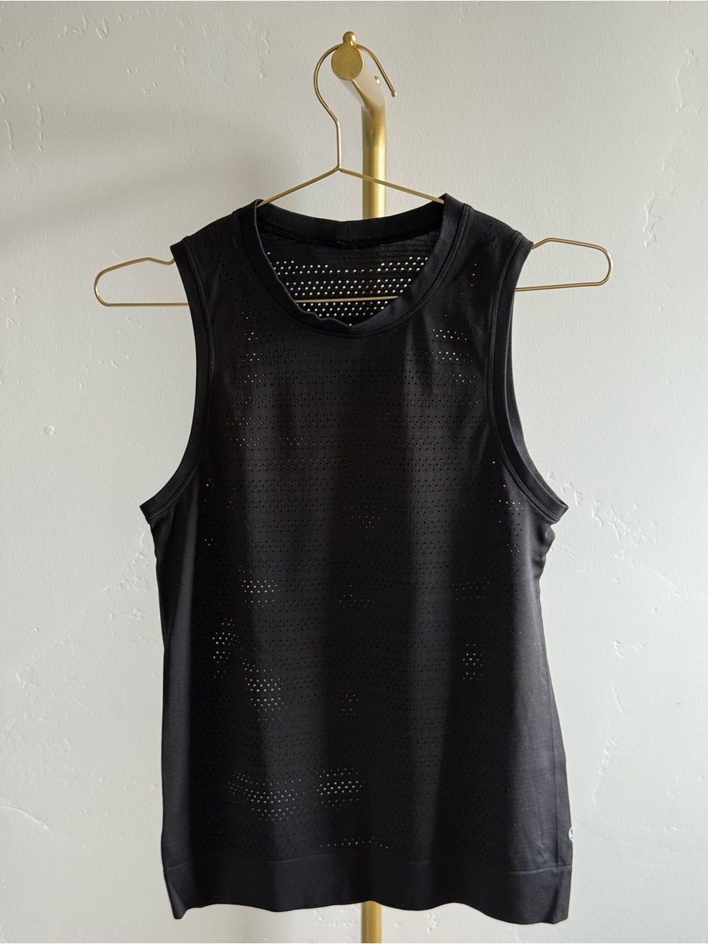 Lululemon Size 6 Black Seamless Perforated Muscle Tank